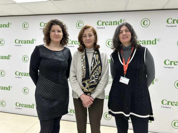 La directora de Creand Fundació, Francesca Ros; Carine Leclerc, de la Creu Roja Andorrana i Marta Roma, treballadora social de Càritas Andorrana.